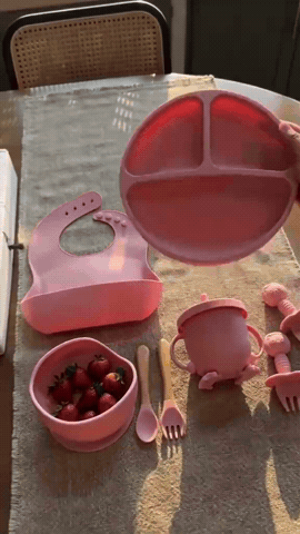 Set de alimentación infantil en uso